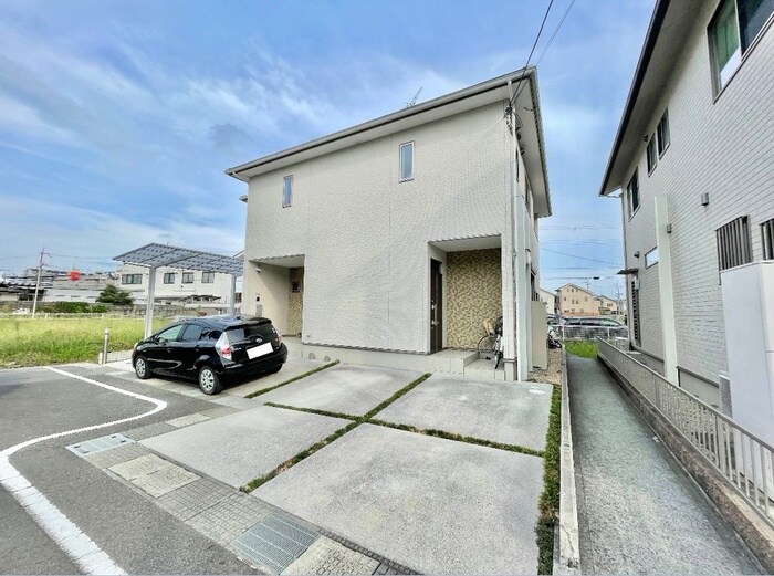 物件外観写真2　(駐車場)