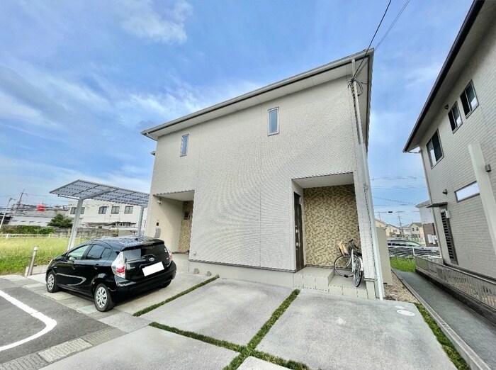 物件外観写真3　(エントランス部分)