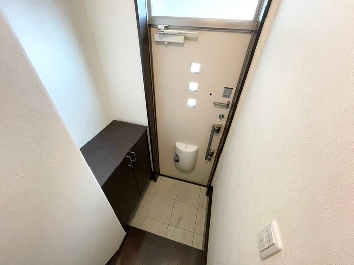 物件内観写真16　(玄関)