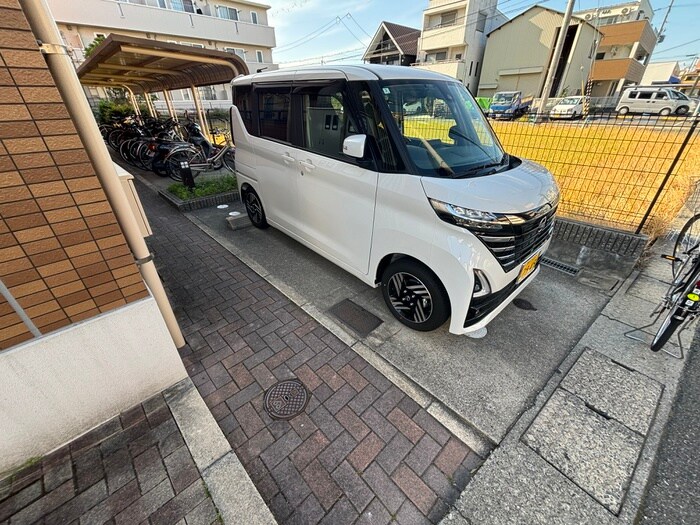 物件外観写真4　(駐車場)