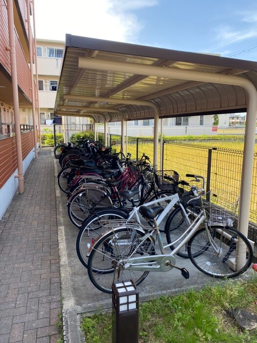 物件外観写真5　(駐輪場)