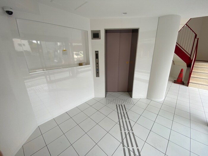 物件外観写真4　(エントランス部分)