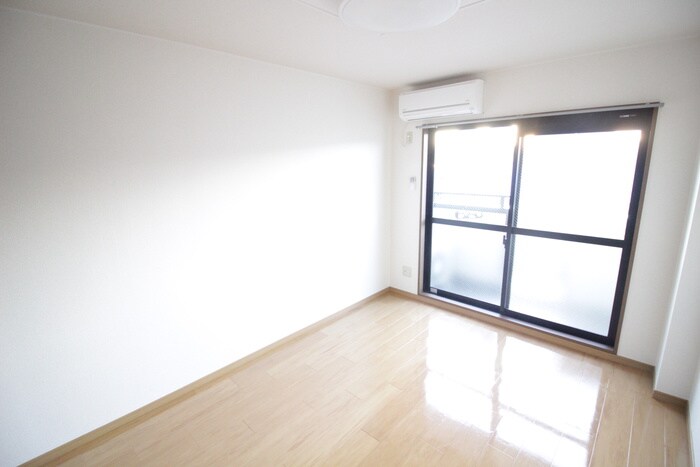 物件内観写真4　(居室)