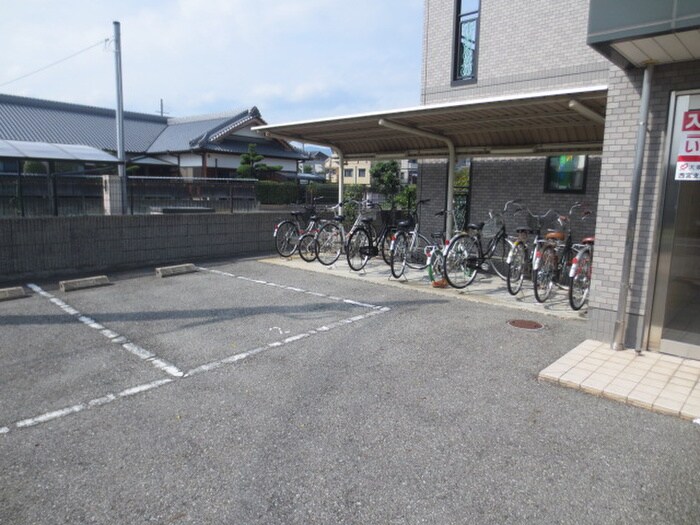 物件外観写真3　(駐輪場)