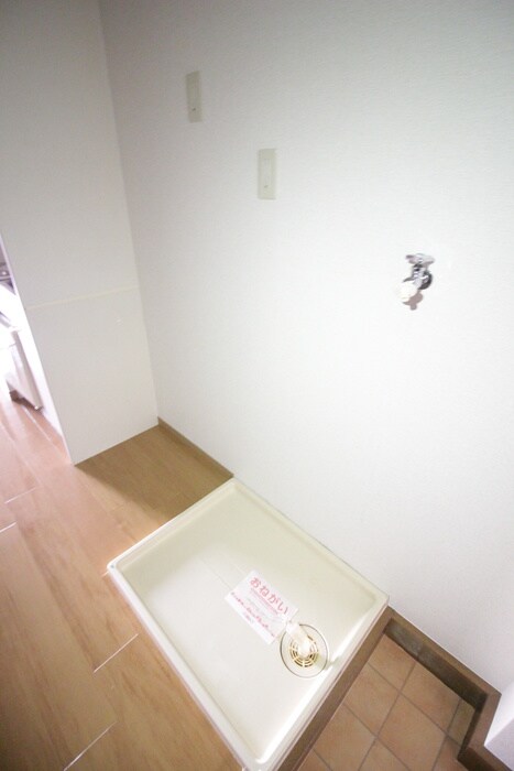 物件内観写真11　(洗濯機置場)