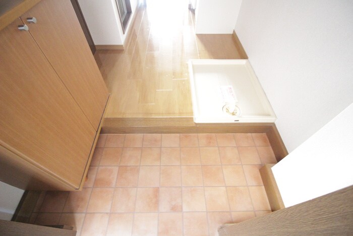 物件内観写真16　(玄関)