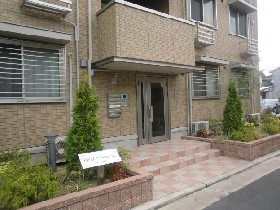 物件外観写真2　(エントランス部分)