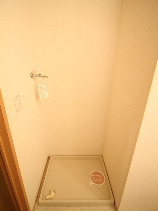 物件内観写真14　(洗濯機置場)