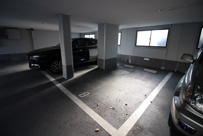 物件外観写真4　(駐車場)