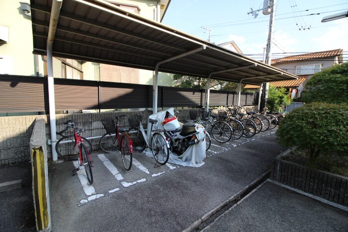 物件外観写真5　(駐輪場)
