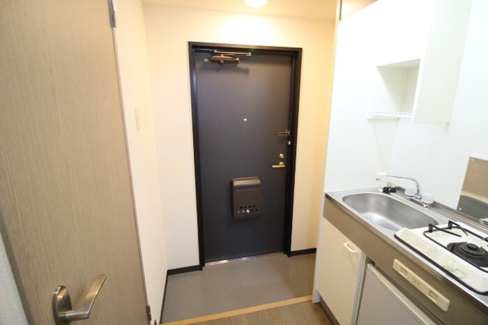 物件内観写真12　(玄関)