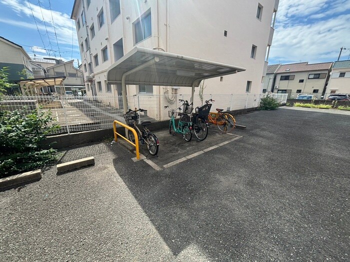 物件外観写真2　(駐輪場)