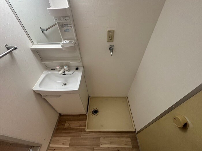 物件内観写真11　(洗濯機置場)