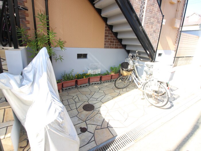 物件外観写真4　(駐輪場)