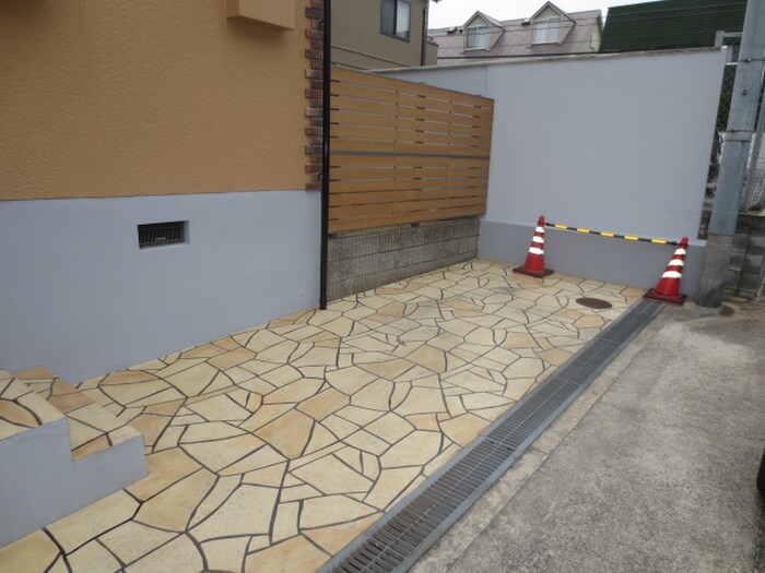 物件外観写真5　(駐車場)