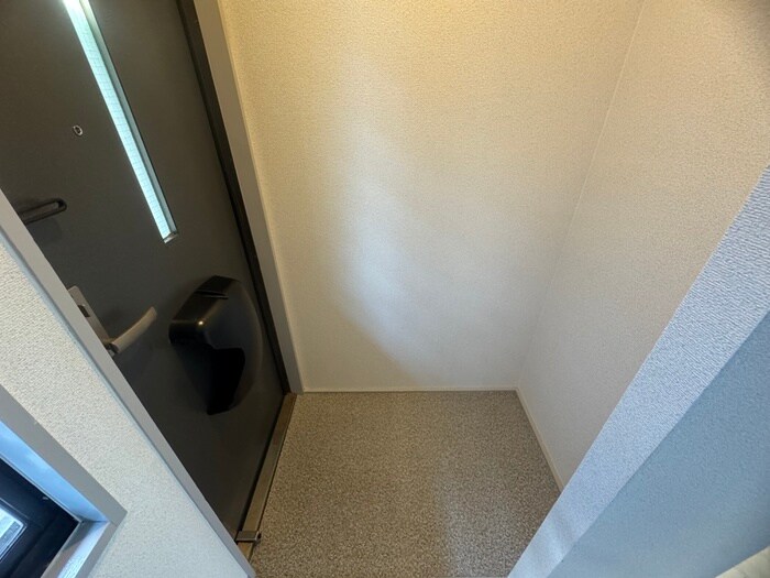 物件内観写真14　(玄関)