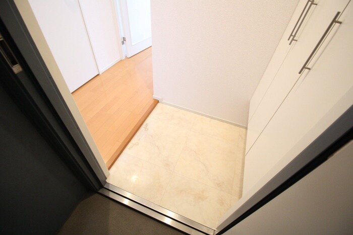 物件内観写真7　(玄関)