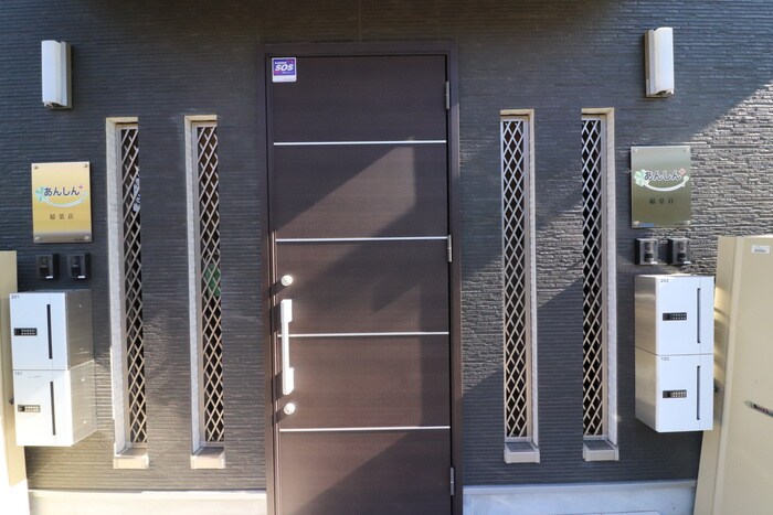 物件外観写真3　(エントランス部分)