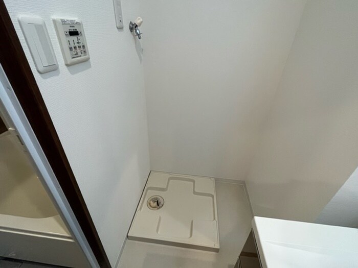 物件内観写真10　(洗濯機置場)
