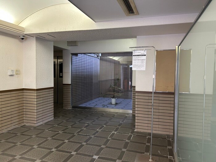 物件外観写真5　(エントランス部分)