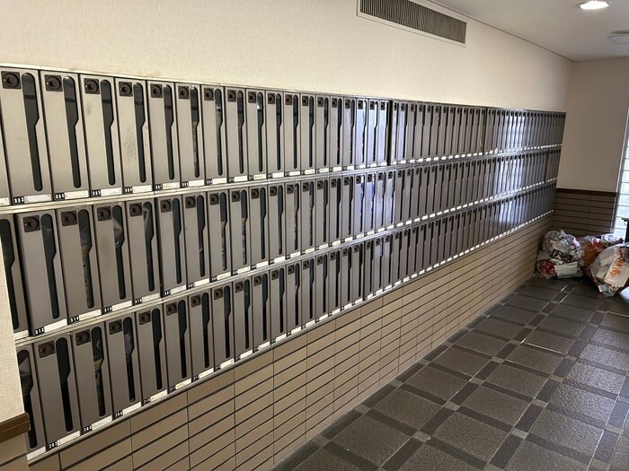 物件外観写真6　(エントランス部分)