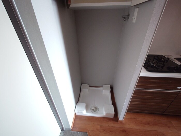 物件内観写真14　(洗濯機置場)