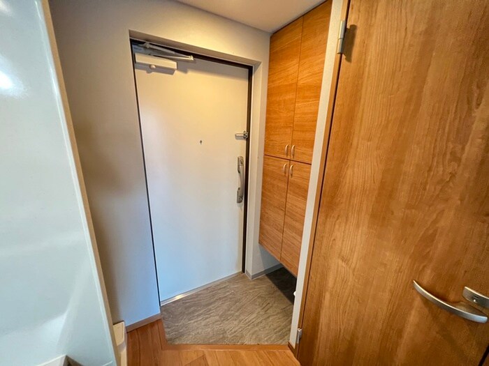 物件内観写真16　(玄関)