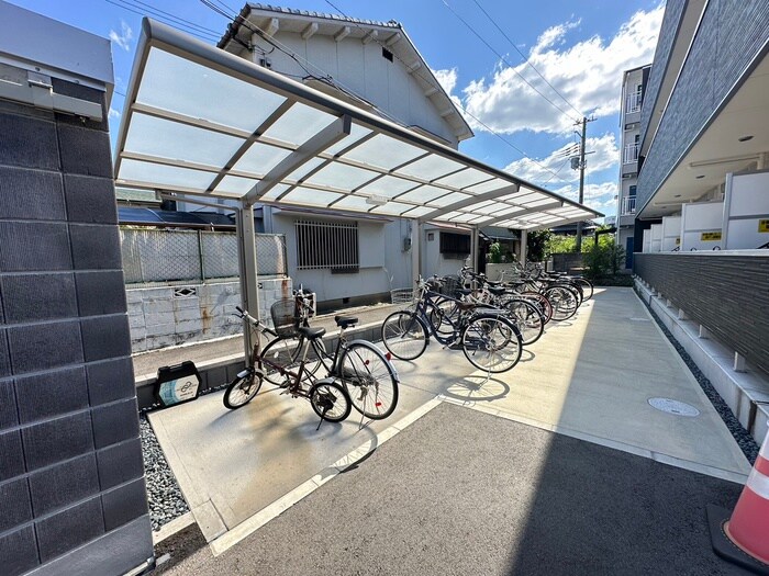 物件外観写真4　(駐輪場)