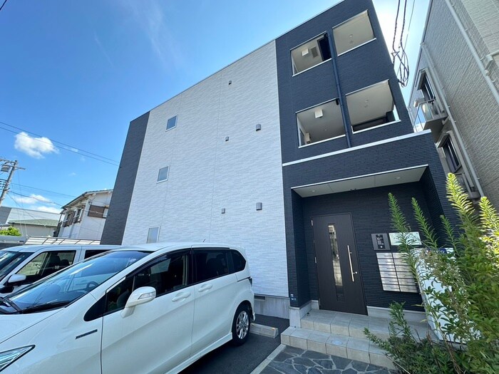 物件外観写真6　(エントランス部分)