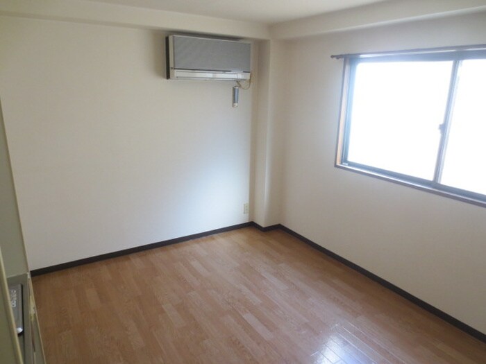 物件内観写真4　(居室)