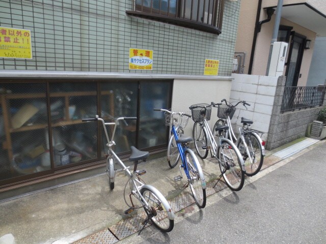 物件外観写真3　(駐輪場)