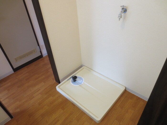 物件内観写真14　(洗濯機置場)