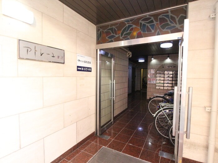 物件外観写真3　(エントランス部分)