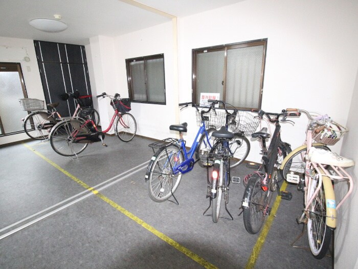 物件外観写真5　(駐輪場)