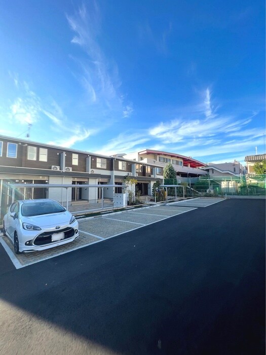 物件外観写真4　(駐車場)