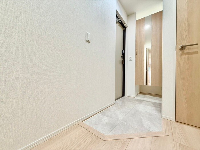 物件内観写真7　(玄関)