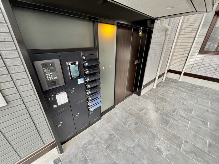 物件外観写真4　(エントランス部分)