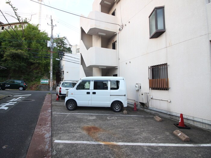 物件外観写真3　(駐車場)