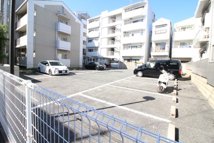 物件外観写真6　(駐車場)