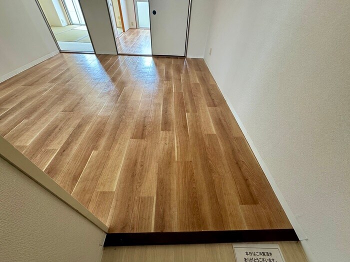 物件内観写真18　(廊下)