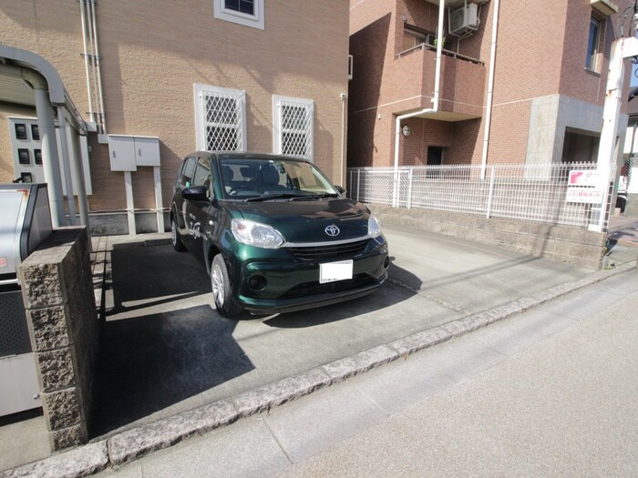 物件外観写真6　(駐車場)