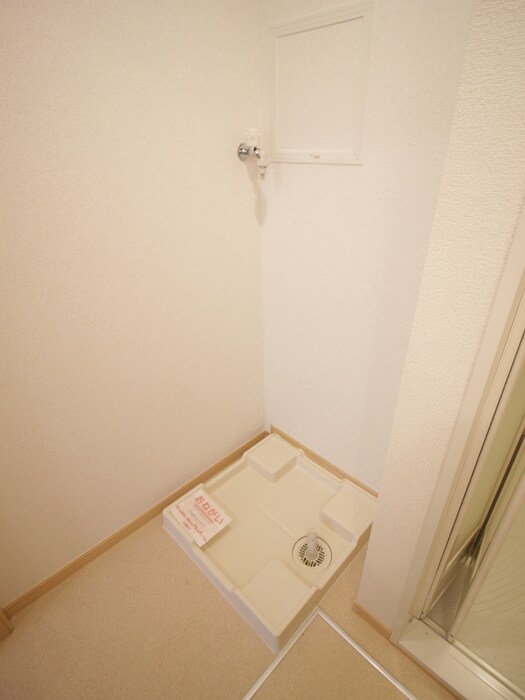 物件内観写真12　(洗濯機置場)