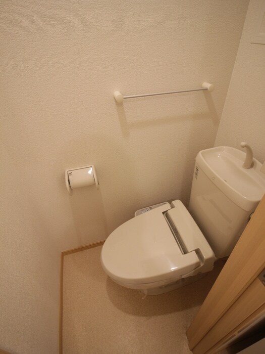 物件内観写真14　(トイレ)