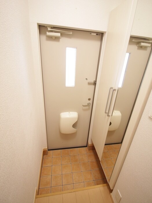 物件内観写真15　(玄関)
