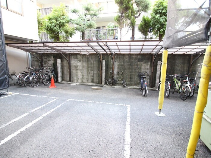 物件外観写真4　(駐輪場)