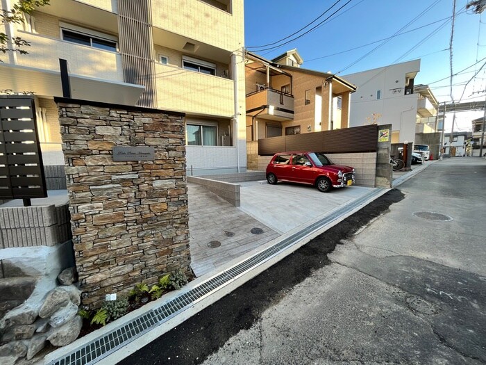 物件外観写真4　(駐車場)