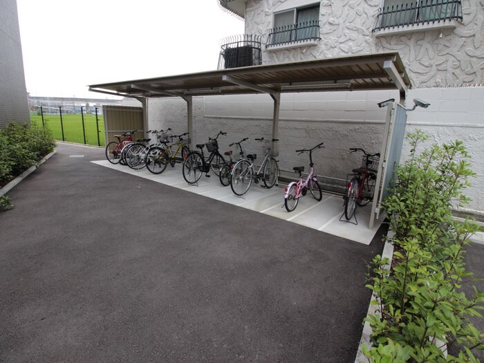 物件外観写真4　(駐輪場)