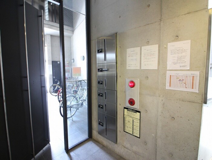 物件外観写真3　(エントランス部分)