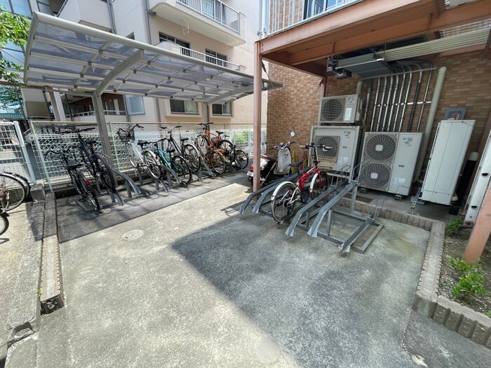 物件外観写真4　(駐輪場)