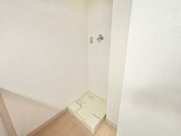 物件内観写真12　(洗濯機置場)